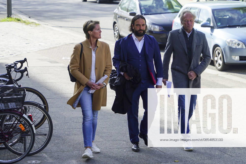CNTV BLOCK Gerhard Delling TV presenter Christina Block entrepreneur with her defense lawyer Ingo Bott on 27 04 2026 in Hamburg The defendants and defense lawyers arrive as usual on foot on the street for the 46th day of the trial for alleged child abduction in the Hamburg Regional Court Criminal Justice Building abduction case of the Block children Hamburg Germany