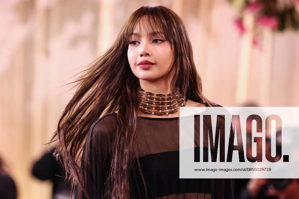 83rd Annual Golden Globe Awards - Arrivals BEVERLY HILLS, LOS ANGELES, CALIFORNIA, USA - JANUARY 11: Lisa (Lalisa Manobal) of BLACKPINK wearing Jacquemus arrives at the 83rd Annual Golden Globe Awards held at The Beverly Hilton Hotel on January 11, 2026 in Beverly Hills, Los Angeles, California, United States. (Photo by Xavier Collin Image Press Agency)