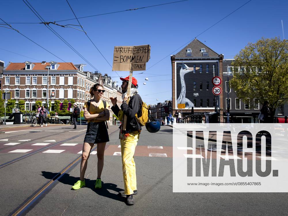 AMSTERDAM - Demonstrators during an FNV march against the coalition agreement on Labour Day. The union believes that Europe is scaling back legislation and regulations that protect workers too much. SEM VAN DER WAL ANP netherlands out - belgium out