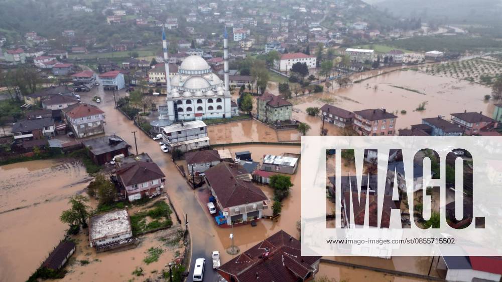 Heavy rain causes flooding in Turkiye s Sakarya SAKARYA, TURKIYE - MAY 5: An aerial view of flooded streets after water flow from the reservoir’s floodplain due to heavy rain at Daricayiri neighborhood in Karasu district of Sakarya, Turkiye on May 5, 2026. Basements of some homes, and agricultural fields, were flooded, and pools of water formed in the school and mosque courtyards. Osman Nevtan Angun Anadolu Sakarya Turkey. Editorial use only. Please get in touch for any other usage.