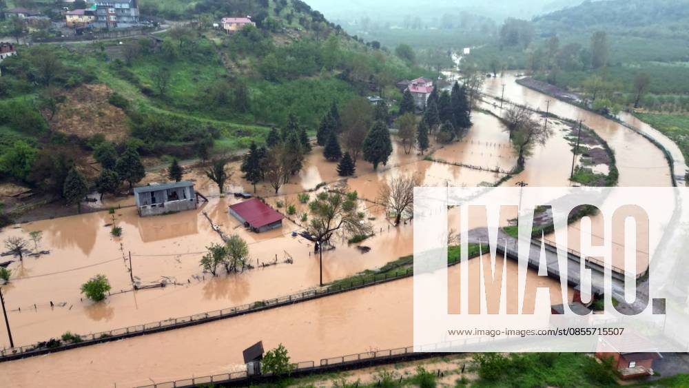 Heavy rain causes flooding in Turkiye s Sakarya SAKARYA, TURKIYE - MAY 5: An aerial view of flooded streets after water flow from the reservoir’s floodplain due to heavy rain at Daricayiri neighborhood in Karasu district of Sakarya, Turkiye on May 5, 2026. Basements of some homes, and agricultural fields, were flooded, and pools of water formed in the school and mosque courtyards. Osman Nevtan Angun Anadolu Sakarya Turkey. Editorial use only. Please get in touch for any other usage.