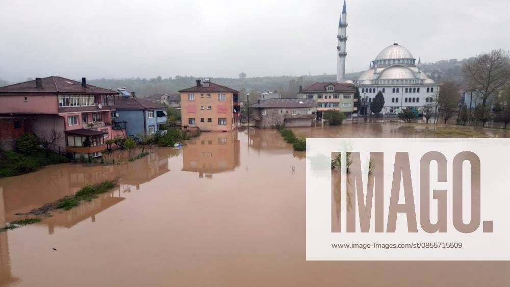 Heavy rain causes flooding in Turkiye s Sakarya SAKARYA, TURKIYE - MAY 5: A view of flooded streets after water flow from the reservoir’s floodplain due to heavy rain at Daricayiri neighborhood in Karasu district of Sakarya, Turkiye on May 5, 2026. Basements of some homes, and agricultural fields, were flooded, and pools of water formed in the school and mosque courtyards. Osman Nevtan Angun Anadolu Sakarya Turkey. Editorial use only. Please get in touch for any other usage.