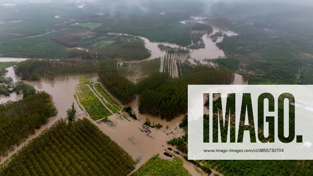 Heavy rain causes flooding in Turkiye s Sakarya SAKARYA, TURKIYE - MAY 4: An aerial view of flooded agricultural land and residential areas after the Melen River overflowed due to heavy rainfall in Sakarya, Turkiye, on May 4, 2026. Basements of some homes and nearby fields were inundated, while standing water also accumulated in school and mosque courtyards. Davut Genc Anadolu Sakarya Turkey. Editorial use only. Please get in touch for any other usage.