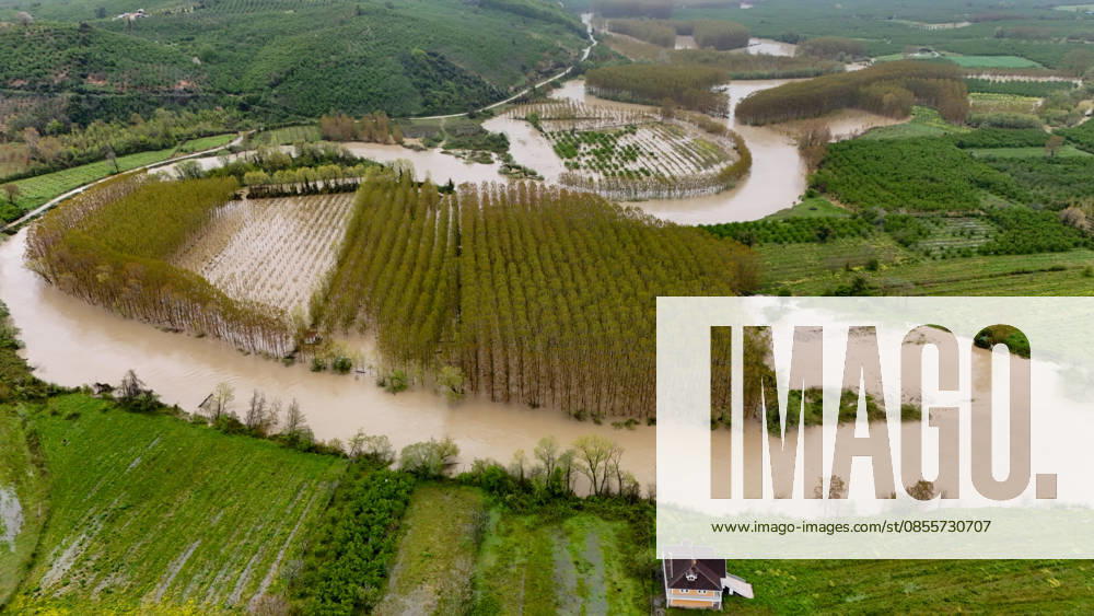 Heavy rain causes flooding in Turkiye s Sakarya SAKARYA, TURKIYE - MAY 4: An aerial view of flooded agricultural land and residential areas after the Melen River overflowed due to heavy rainfall in Sakarya, Turkiye, on May 4, 2026. Basements of some homes and nearby fields were inundated, while standing water also accumulated in school and mosque courtyards. Davut Genc Anadolu Sakarya Turkey. Editorial use only. Please get in touch for any other usage.