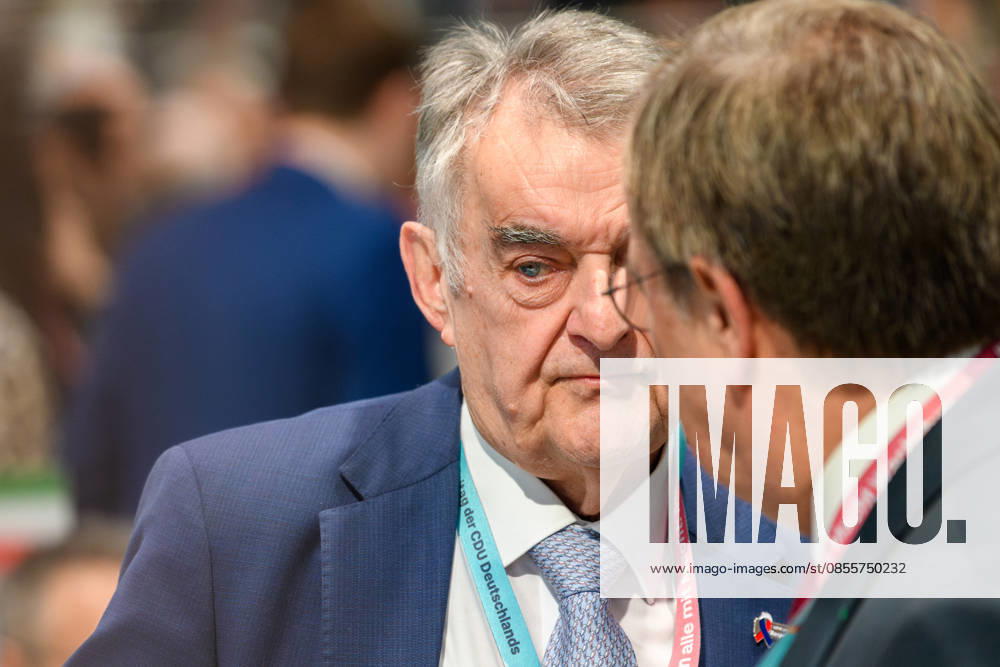 Herbert Reul CDU 20 02 2026, The Minister of the Interior of North Rhine-Westphalia and member of the Bundesrat in conversation with Armin Laschet before the start of the party conference The 38th party conference of the CDU in Germany will take plac