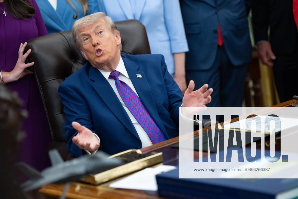 President Donald Trump gives remarks during an event promoting maternal healthcare in the Oval Office of the White House in Washington, DC. on Monday, May 11, 2026. President Trump is meeting with healthcare workers as his administration launches Moms.gov to highlight resources for unexpected pregnancies. WAX20260511216 AaronxSchwartz