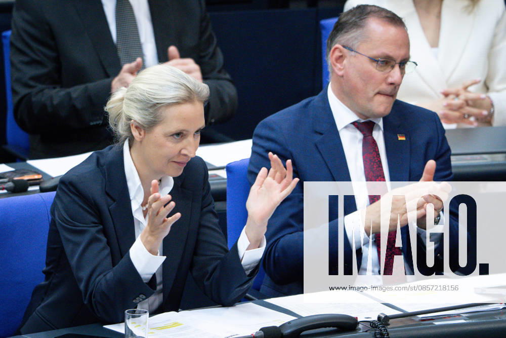 German Bundestag, 80th plenary session Alice Weidel AfD together with Tino Chrupalla AfD clapping in the plenary at the 80th session of the German Bundestag in Berlin, 21 05 2026 Berlin Berlin Germany