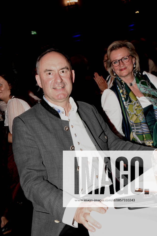Hubert Aiwanger Deputy State Premier Angela Inselkammer DEHOGA President Munich 21 05 2026 Loewenbraeukeller Bavarian Brewers Association Festive evening Awarding of the Golden Beer Idea 2026 and election of the Bavarian Beer Queen 2026 2027 Photo Munich