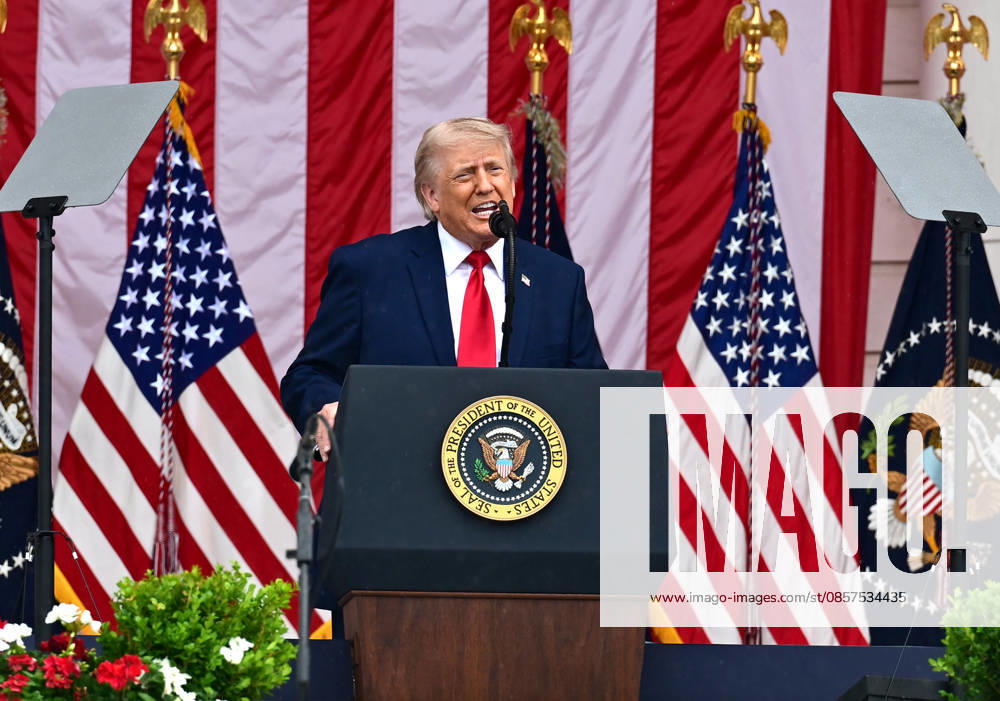 United States President Donald J Trump delivers remarks in the Amphitheater after laying a wreath at the Tomb of the Unknowns at Arlington National Cemetery in Arlington, Virginia on Memorial Day, Monday, May 25, 2026.. WAX20260525221 KylexMazza