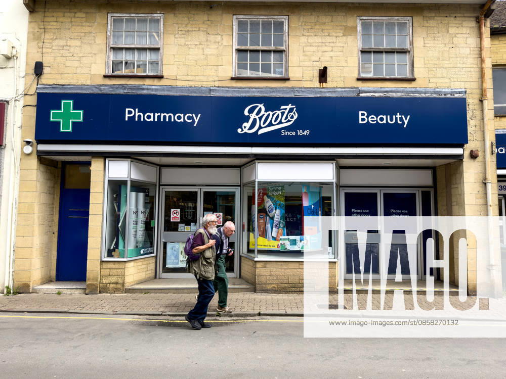Logo signage photoshoot Cirencester England UK 2026 Boots pharmacy beauty shop Corporate logo sign Cirencester High Street, in Cotswolds Gloucestershire England United Kingdom Corporate sign May 2026 In England United Kingdom