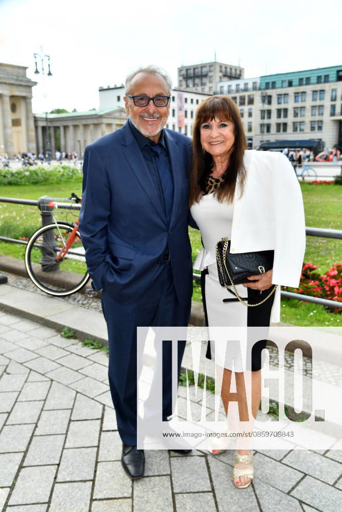 Wolfgang Stumph with his wife, Christine Stumph, at the Felix Burda Award ceremony at the AXICA Hausl in Berlin on June 21, 2026,detected_source_language