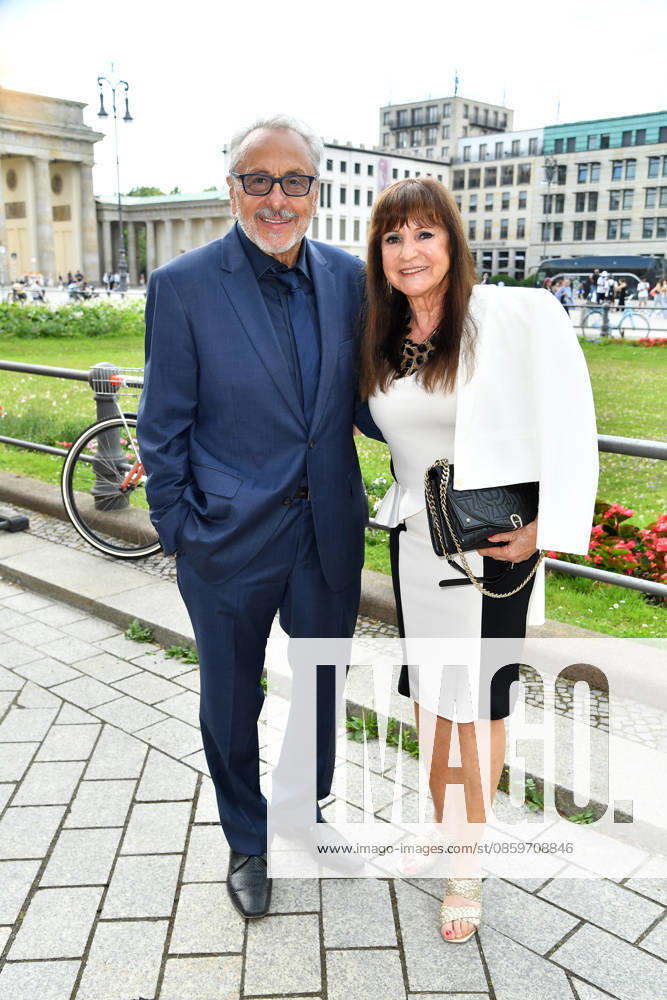 Wolfgang Stumph with his wife, Christine Stumph, at the Felix Burda Award ceremony at the AXICA Hausl in Berlin on June 21, 2026,detected_source_language