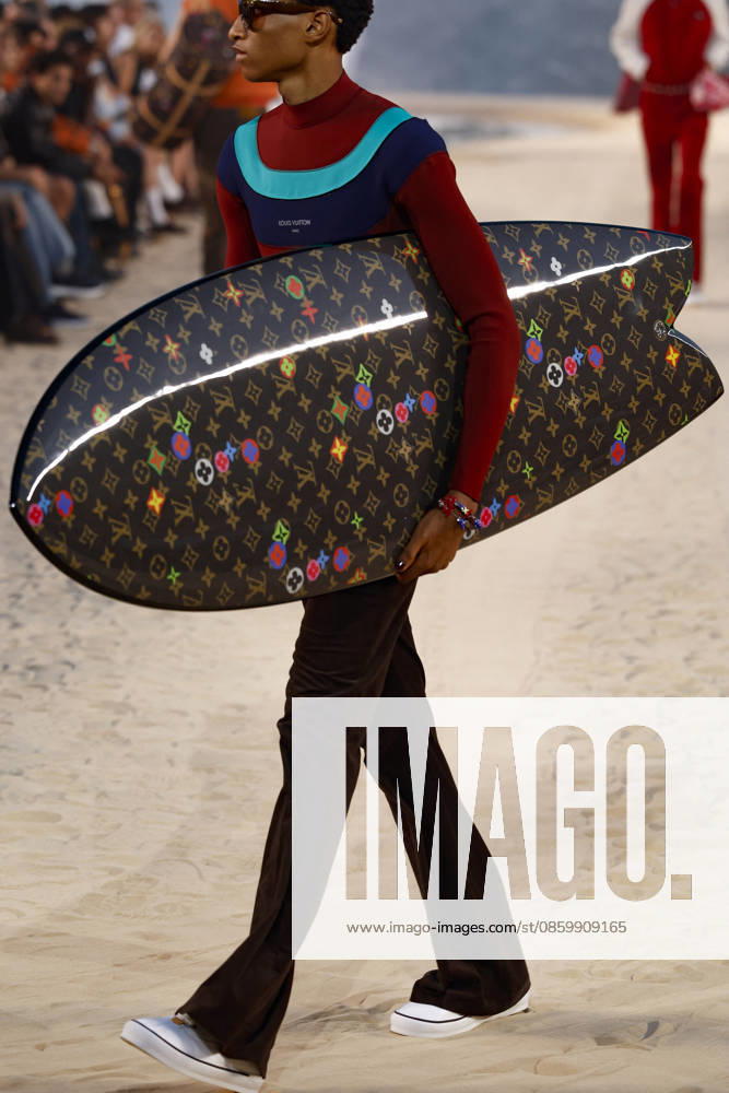 Louis Vuitton Mens Ready-to-Wear Spring Summer 2027 Fashion Show during Paris Fashion Week at the Cité Internationale Universitaire de Paris, France, on June 23, 2026 Bestimage Runway during the Louis Vuitton Men’s Spring Summer 2027 fashion show as part of Paris Fashion Week on June 23, 2026 in Paris, France Paris, France,detected_source_language
