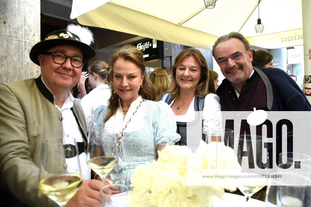 Beppo Brem, City Council Member; Ulrike Grimm, City Council Member; Anja Berger, City Council Member; Klaus Peter Rupp, City Council Member; Munich, July 10, 2026; Marienplatz in front of Donisl; the wedding couple, Peter Reichert and Donisl; Franziska Kohlpaintner, photo, Munich