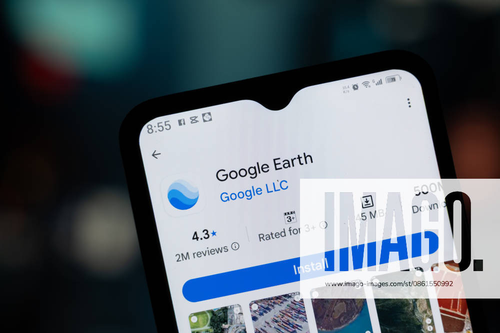 Dhaka, Bangladesch ? 29. April 2026: Die Seite der Google Earth-App im Google Play Store auf einem Smartphone-Bildschirm. Dhaka, Bangladesh - 29 April, 2026: Google Earth app page on Google Play Store on a smartphone screen. (License=RM)