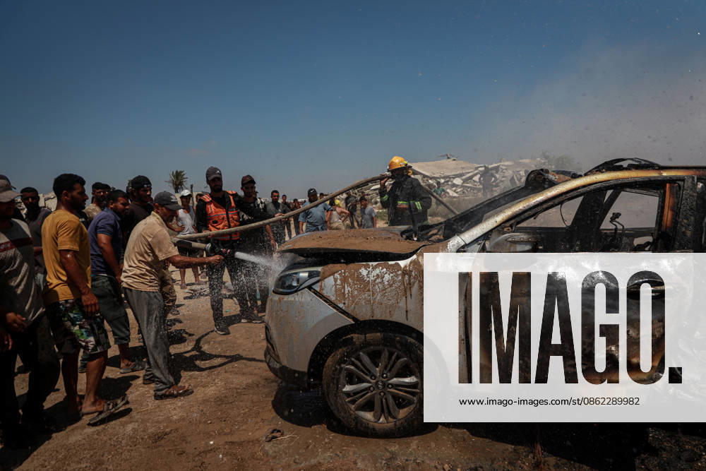 Israeli attacks continue in Gaza GAZA, PALESTINE - JULY 21 : Firefighters and local Palestinians attempt to extinguish a burning civilian vehicle after it was targeted in an Israeli attack in the Nuseirat refugee camp in the central Gaza Strip on July 21, 2026 in Gaza, Palestine. Abdalhkem Abu Riash Anadolu Gaza City Gaza. Editorial use only. Please get in touch for any other usage.