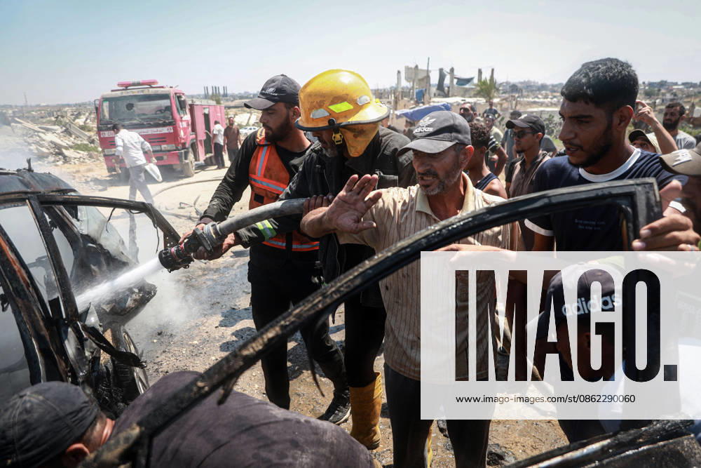 Israeli attacks continue in Gaza GAZA, PALESTINE - JULY 21 : Firefighters and local Palestinians attempt to extinguish a burning civilian vehicle after it was targeted in an Israeli attack in the Nuseirat refugee camp in the central Gaza Strip on July 21, 2026 in Gaza, Palestine. Abdalhkem Abu Riash Anadolu Gaza City Gaza. Editorial use only. Please get in touch for any other usage.