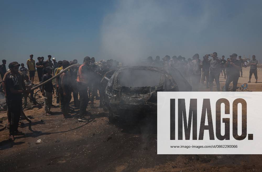 Israeli attacks continue in Gaza GAZA, PALESTINE - JULY 21 : Firefighters and local Palestinians attempt to extinguish a burning civilian vehicle after it was targeted in an Israeli attack in the Nuseirat refugee camp in the central Gaza Strip on July 21, 2026 in Gaza, Palestine. Abdalhkem Abu Riash Anadolu Gaza City Gaza. Editorial use only. Please get in touch for any other usage.