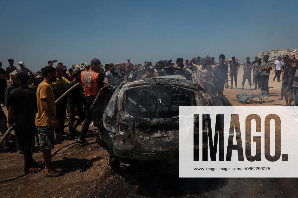 Israeli attacks continue in Gaza GAZA, PALESTINE - JULY 21 : Firefighters and local Palestinians attempt to extinguish a burning civilian vehicle after it was targeted in an Israeli attack in the Nuseirat refugee camp in the central Gaza Strip on July 21, 2026 in Gaza, Palestine. Abdalhkem Abu Riash Anadolu Gaza City Gaza. Editorial use only. Please get in touch for any other usage.
