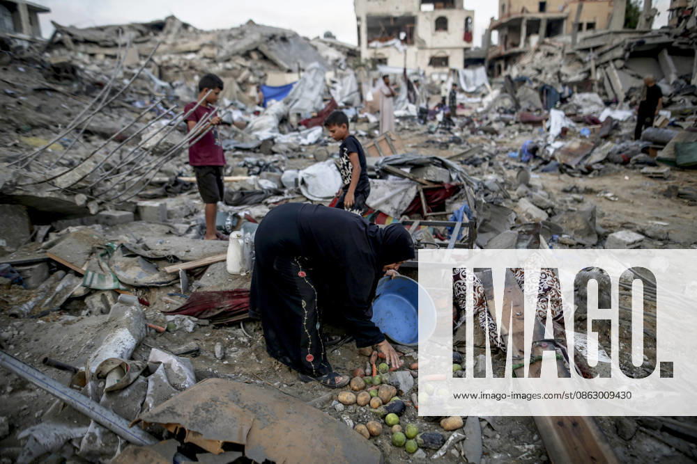 Israeli attacks continue in Gaza GAZA, PALESTINE - JULY 30 : Palestinians inspect the damage following Israeli airstrikes targeting civilian settlement areas in the Shatila (Shati) Refugee Camp on July 30, 2026 in Gaza, Palestine. Saeed M. M. T. Jaras Anadolu Gaza City Gaza. Editorial use only. Please get in touch for any other usage.