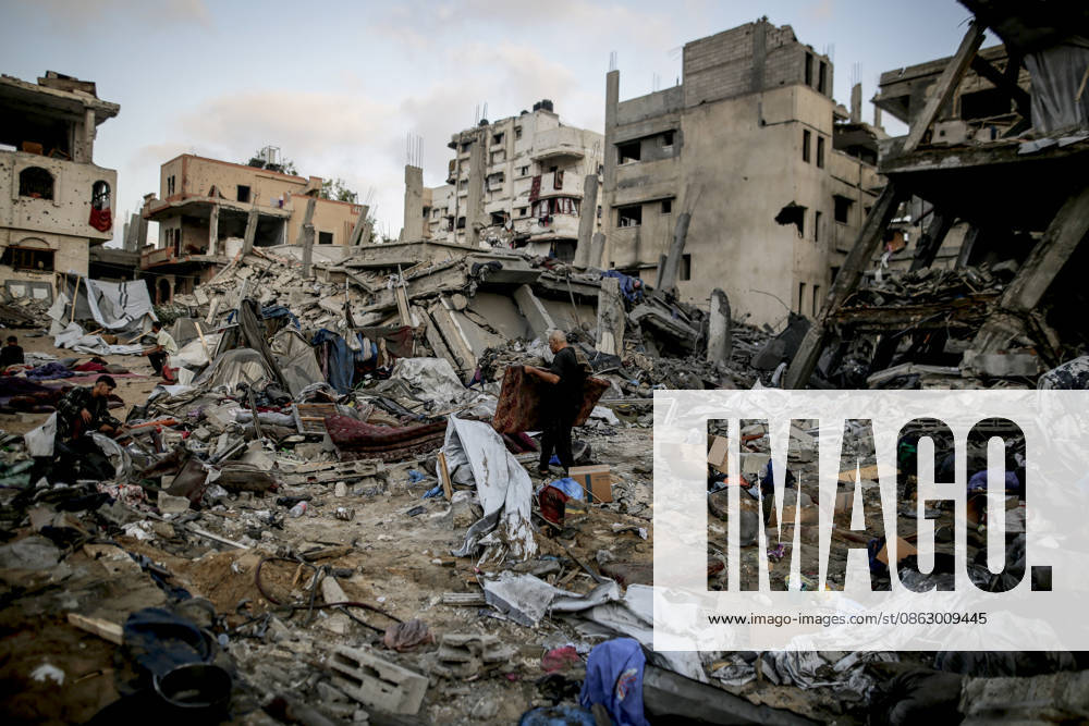 Israeli attacks continue in Gaza GAZA, PALESTINE - JULY 30 : Palestinians inspect the damage following Israeli airstrikes targeting civilian settlement areas in the Shatila (Shati) Refugee Camp on July 30, 2026 in Gaza, Palestine. Saeed M. M. T. Jaras Anadolu Gaza City Gaza. Editorial use only. Please get in touch for any other usage.