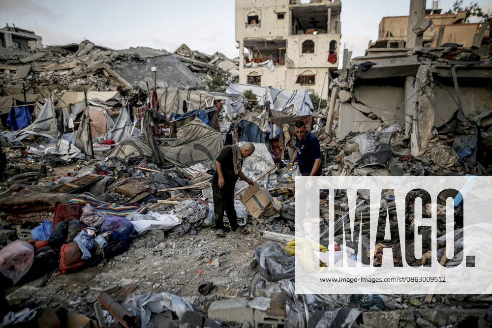 Israeli attacks continue in Gaza GAZA, PALESTINE - JULY 30 : Palestinians inspect the damage following Israeli airstrikes targeting civilian settlement areas in the Shatila (Shati) Refugee Camp on July 30, 2026 in Gaza, Palestine. Saeed M. M. T. Jaras Anadolu Gaza City Gaza. Editorial use only. Please get in touch for any other usage.