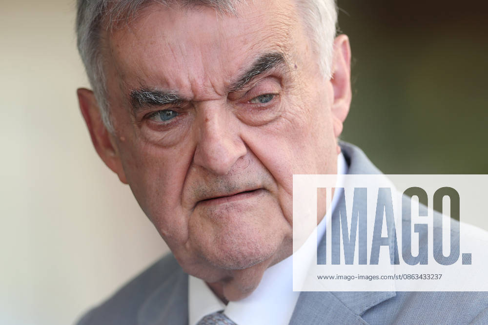 Düsseldorf, Minister Herbert Reul, Minister of the Interior of the State of North Rhine-Westphalia, Member of the Bundesrat of the Federal Republic of Germany, North Rhine-Westphalia, Germany