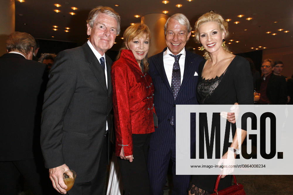 Klaus Bresser mit Ehefrau Eveyln und Jo Groebel mit Ehefrau Grit Weiss - Verleihung des LIBERTY AWARD 2011 in Grand Hyatt Hotel am Potsdamer Platz, Berlin