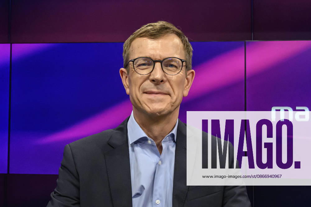 In the photo, from left: GER, Berlin, studio, guest on Maischberger, political talk show, TV, program, with host Sandra Maischberger, Das Erste, from Studio 20 in Adlershof, September 15, 2026,