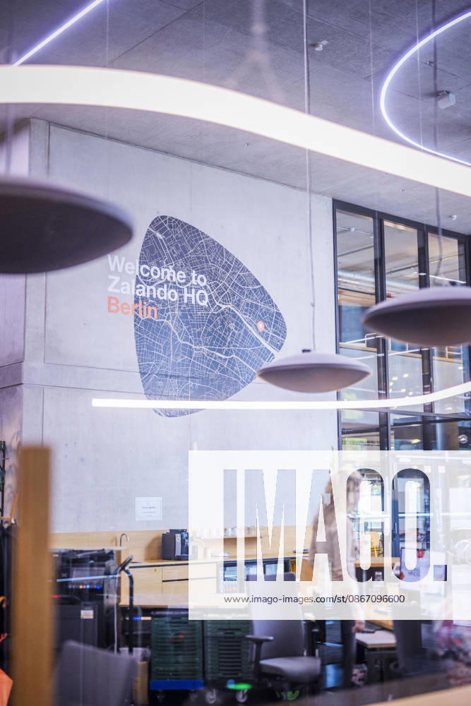 Fotostory Pressetermin bei Zalando: ZALANDO Outlet Store, Headquarters, and Workspaces in Berlin, photographed on September 16, 2026, Berlin, September 16, 2026, Berlin, Germany FOR – IMAGE USE ONLY IN A ZALANDO CONTEXT