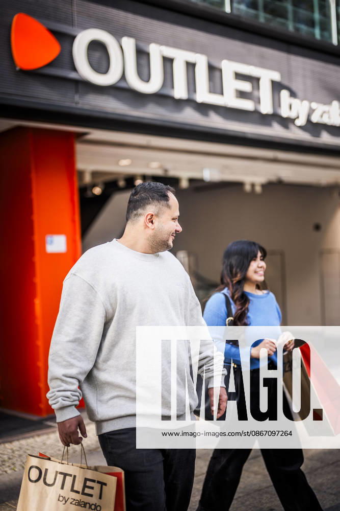 Fotostory Pressetermin bei Zalando: ZALANDO Outlet Store, Headquarters, and Workspaces in Berlin, photographed on September 16, 2026, Berlin, September 16, 2026, Berlin, Germany FOR – IMAGE USE ONLY IN A ZALANDO CONTEXT