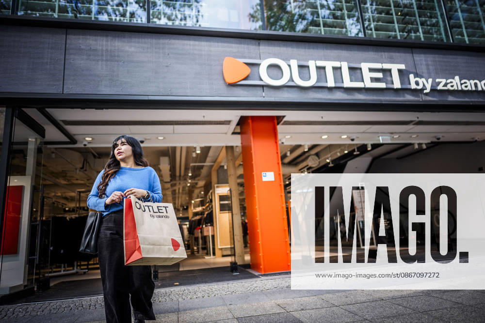 Fotostory Pressetermin bei Zalando: ZALANDO Outlet Store, Headquarters, and Workspaces in Berlin, photographed on September 16, 2026, Berlin, September 16, 2026, Berlin, Germany FOR – IMAGE USE ONLY IN A ZALANDO CONTEXT
