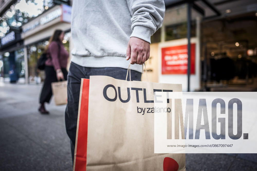 Fotostory Pressetermin bei Zalando: ZALANDO Outlet Store, Headquarters, and Workspaces in Berlin, photographed on September 16, 2026, Berlin, September 16, 2026, Berlin, Germany FOR – IMAGE USE ONLY IN A ZALANDO CONTEXT