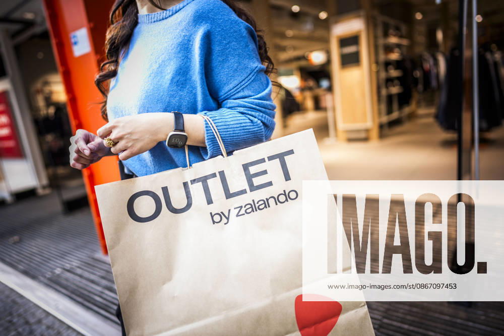 Fotostory Pressetermin bei Zalando: ZALANDO Outlet Store, Headquarters, and Workspaces in Berlin, photographed on September 16, 2026, Berlin, September 16, 2026, Berlin, Germany FOR – IMAGE USE ONLY IN A ZALANDO CONTEXT