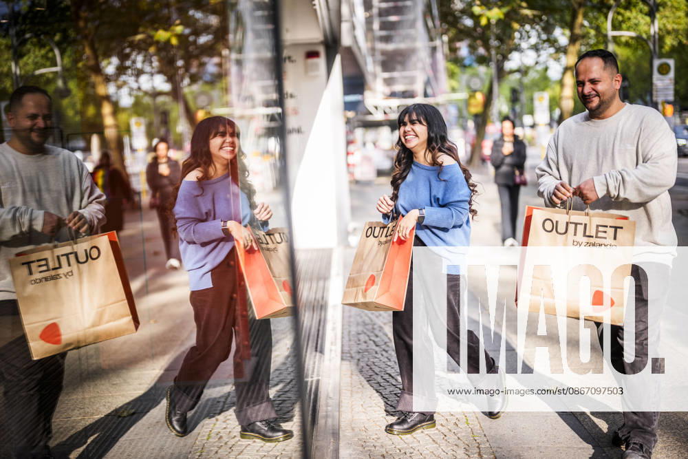Fotostory Pressetermin bei Zalando: ZALANDO Outlet Store, Headquarters, and Workspaces in Berlin, photographed on September 16, 2026, Berlin, September 16, 2026, Berlin, Germany FOR – IMAGE USE ONLY IN A ZALANDO CONTEXT