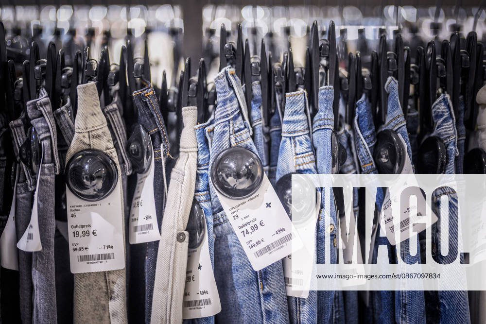 Fotostory Pressetermin bei Zalando: ZALANDO Outlet Store, Headquarters, and Workspaces in Berlin, photographed on September 16, 2026, Berlin, September 16, 2026, Berlin, Germany FOR – IMAGE USE ONLY IN A ZALANDO CONTEXT