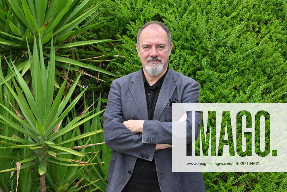 IPA88634686 - Rome: Rai Studios on Via Teulada. Photocall for the show *Misteri dimenticati*—*Blu notte* with Carlo Lucarelli. Pictured: Carlo Lucarelli