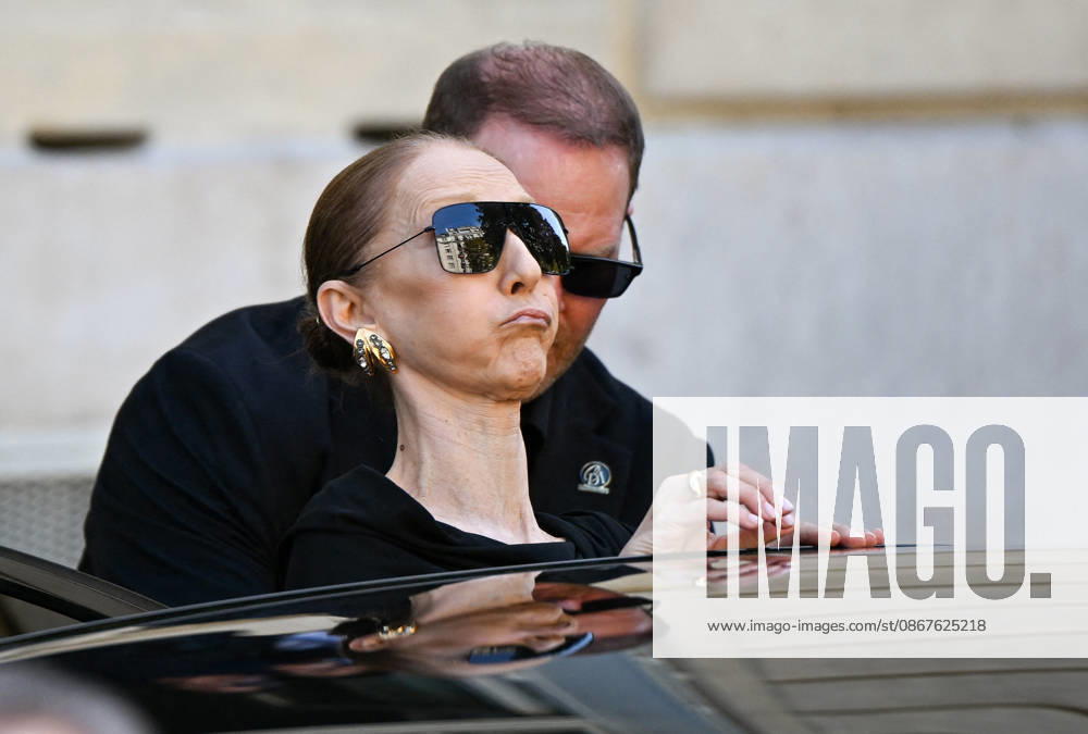 Celine Dion Leaves Her Hotel - Paris Celine Dion spend time with fans before her concert, at hotel Royal Monceau in Paris, France on September 23, 2026. Photo by Lionel Urman ABACAPRESS.COM Patis France