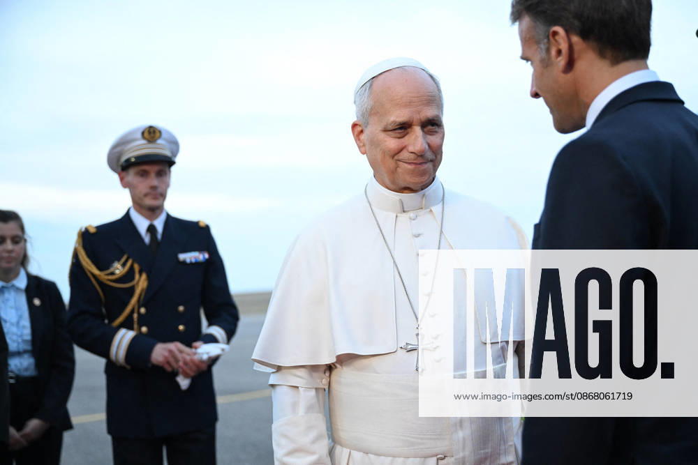 French President Emmanuel Macron and his wife Brigitte Macron welcomed Pope Leo XIV at the Metz airport in northeastern France on Monday, September 28, 2026, before his departure for the Vatican, marking the end of his visit to France. Jeanne Accorsini, Pool Bestimage, Metz, France