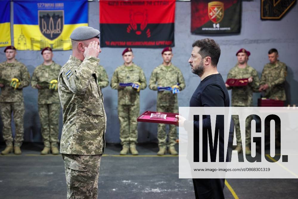 Zelenskyy Visits Ukrainian Troops Near Lyman in Donetsk Region Ukrainian President Volodymyr Zelenskyy visits a military command post near Lyman in the Donetsk region of eastern Ukraine on September 30, 2026, where he meets commanders and soldiers involved in Operation Vivaldi against Russian forces. Ukraine’s presidential office said Ukrainian forces had regained control of 176 square kilometers since the start of the offensive and had thwarted a planned Russian breakthrough toward the Slovyansk-Kramatorsk area. Photo by PRESIDENT OF UKRAINE apaimages Ukraine Ukraine Ukraine 300926_Ukraine_UPO_00(33).jpeg