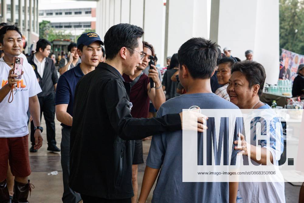 BANGKOK, THAILAND, OCTOBER 1, 2026: Thai Deputy Prime Minister and Minister of Higher Education, Science, Research and Innovation, Yodchanan Wongsawat visits a flood evacuation site at King Mongkutâ€⠢s Institute of Technology Ladkrabang (KMITL) in Bangkok, Thailand, as severe flooding continues to affect communities in Lat Krabang and surrounding areas. Bangkok Thailand - ZUMAq101 20261001_zna_q101_183