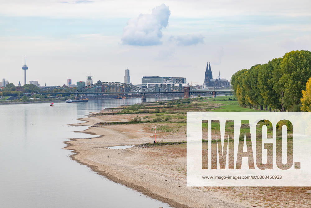 Low water levels on the Rhine: View from the Rodenkirchen Bridge (A4) toward Cologne, February 10, 2026. View from the Rodenkirchen A4 highway bridge downstream along the Rhine toward the Cologne skyline, featuring the Kranhäuser in the Rheinauhafen and Cologne Cathedral in the background. Followin