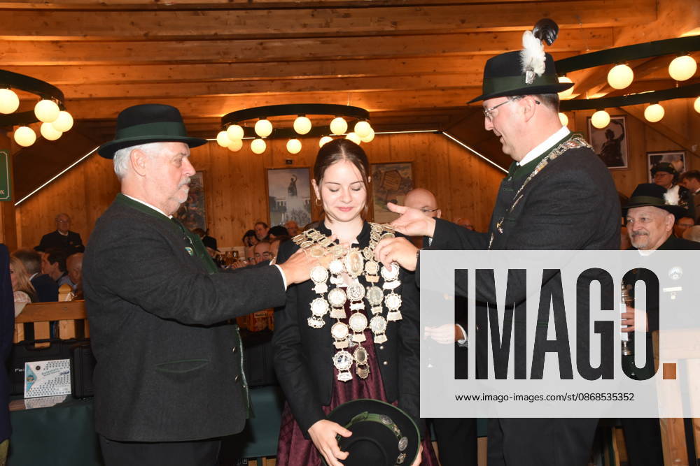 Franziska Gromann, 2026 State Youth Shooting Queen; Christian Kühn, State Shooting Champion; Munich, October 4, 2026; Theresienwiesn Oktoberfest; Shooting Festival Tent; State Shooting Competition; Award Ceremony for This Year s Shooting Kings; Photo: Munich
