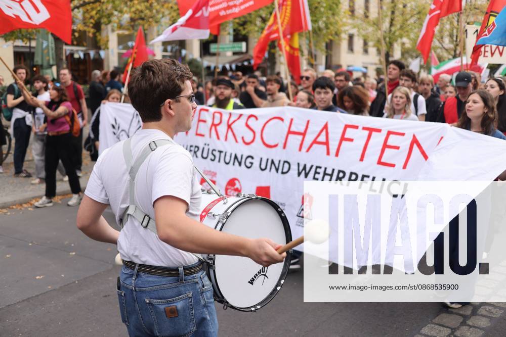BERLIN, GERMANY, OCTOBER 3, 2026: Thousands of demonstrators march through central Berlin during a protest against Germany s military buildup, increased defense spending and the possible reintroduction of compulsory military service. Protesters called for greater investment in healthcare, housing, education and other social services instead of military spending, while participants also demonstrated against German arms deliveries and support for Israel amid the war in Gaza. The march began at the Brandenburg Gate and continued through central Berlin before returning to the area. Berlin Germany - ZUMAq101 20261003_zna_q101_213