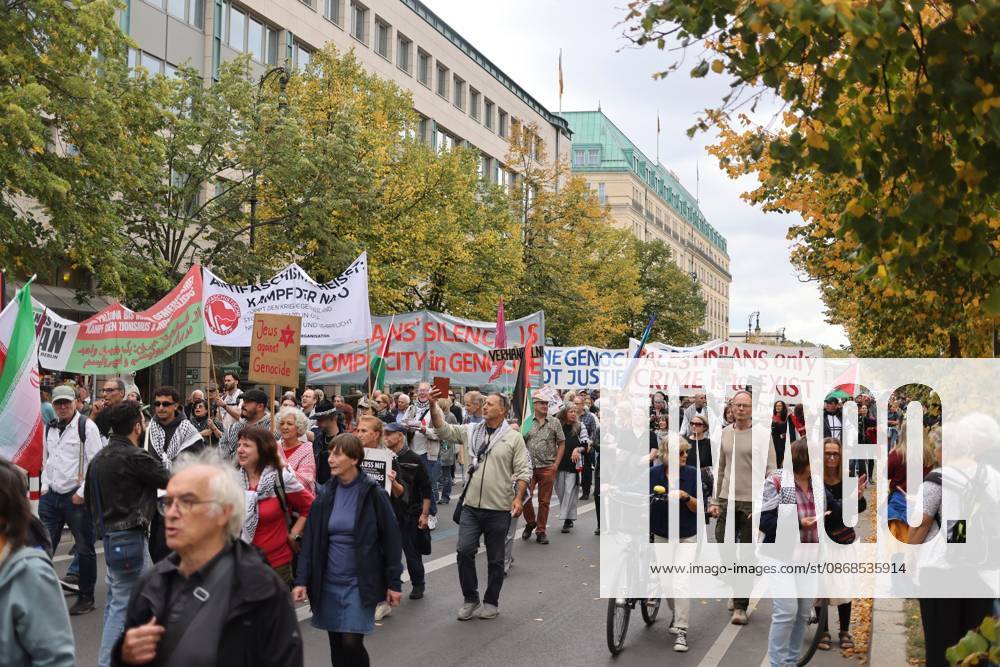 BERLIN, GERMANY, OCTOBER 3, 2026: Thousands of demonstrators march through central Berlin during a protest against Germany s military buildup, increased defense spending and the possible reintroduction of compulsory military service. Protesters called for greater investment in healthcare, housing, education and other social services instead of military spending, while participants also demonstrated against German arms deliveries and support for Israel amid the war in Gaza. The march began at the Brandenburg Gate and continued through central Berlin before returning to the area. Berlin Germany - ZUMAq101 20261003_zna_q101_216