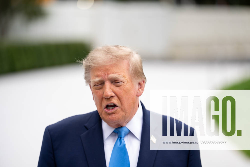 President Donald Trump departs the White House for a trip to Dayton, OH on October 3, 2026. Washington USA - ZUMAl312 20261003_znp_l312_013