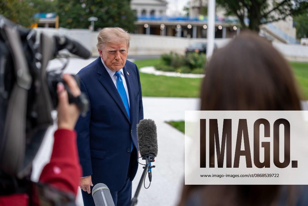 President Donald Trump departs the White House for a trip to Dayton, OH on October 3, 2026. Washington USA - ZUMAl312 20261003_znp_l312_016