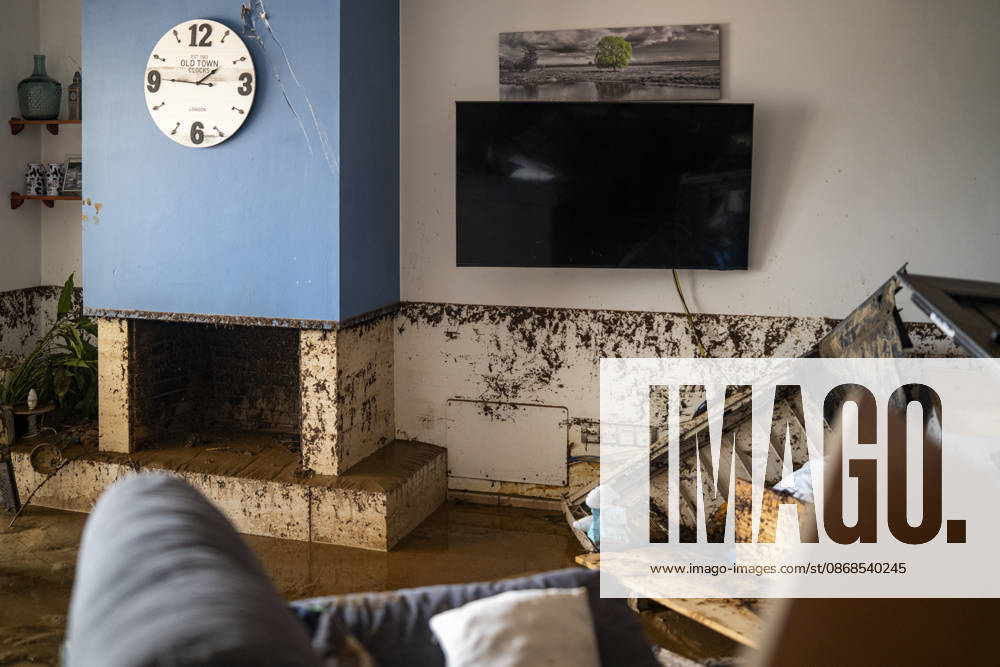 Heavy rains in Catalonia leave two dead and the Besòs River at risk of flooding; interiors of homes covered in mud due to torrential rains, October 4, 2026, in Montornès del Vallès, Barcelona, Catalonia, Spain. The storm hitting Catalonia has left two people dead in the region. The president of the Generalitat, Salvador Illa, reported the death in Tordera of a 75-year-old man, who was at a campground when a wall reportedly collapsed on him. The second victim is a person who had been reported missing and was found in Montornès del Vallès. Emergency services are searching for another missing person in Riera de Pineda de Mar. The rains and storms have put eleven autonomous communities on alert this Sunday in Spain, including a red alert with