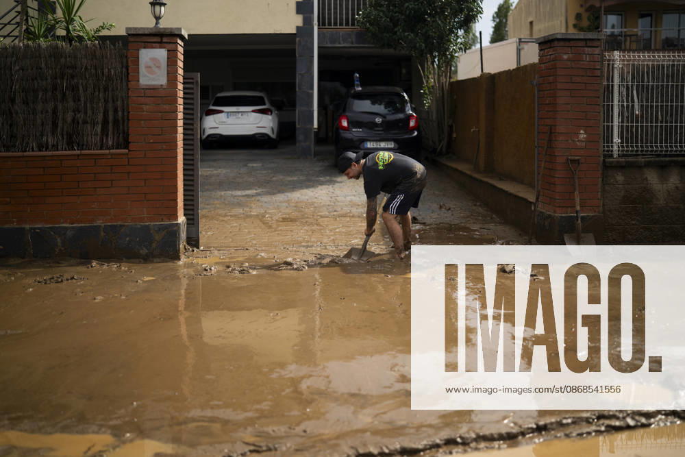 2 people killed as heavy rain hits parts of Spain BARCELONA, SPAIN - OCTOBER 4: Floodwaters submerge streets following severe torrential rainfall in Montornes del Valles, Barcelona, Spain on October 4, 2026. Heavy rains triggered widespread flooding across Catalonia, leaving at least two people dead and one missing as emergency services responded to widespread disruptions. Lorena Sopena Lopez Anadolu Barcelona Spain. Editorial use only. Please get in touch for any other usage.