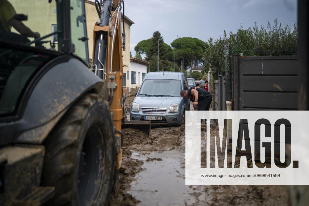 2 people killed as heavy rain hits parts of Spain BARCELONA, SPAIN - OCTOBER 4: Floodwaters submerge streets following severe torrential rainfall in Montornes del Valles, Barcelona, Spain on October 4, 2026. Heavy rains triggered widespread flooding across Catalonia, leaving at least two people dead and one missing as emergency services responded to widespread disruptions. Lorena Sopena Lopez Anadolu Barcelona Spain. Editorial use only. Please get in touch for any other usage.